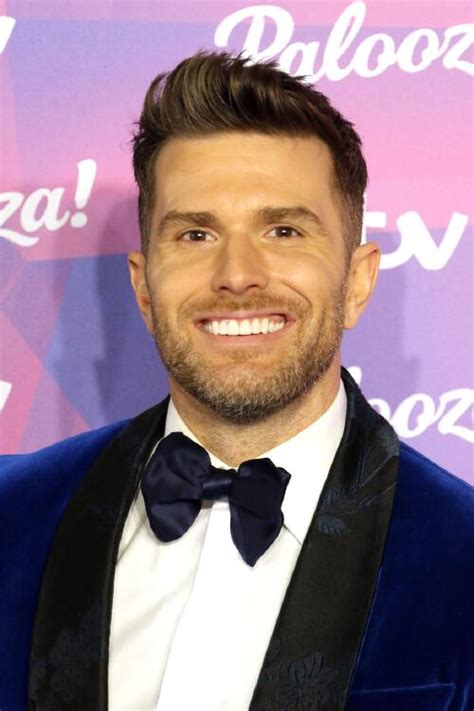 Joel Dommett dated person whose photo was used for catfish。